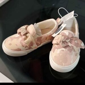 Camo Slip-On Sneakers with Bow